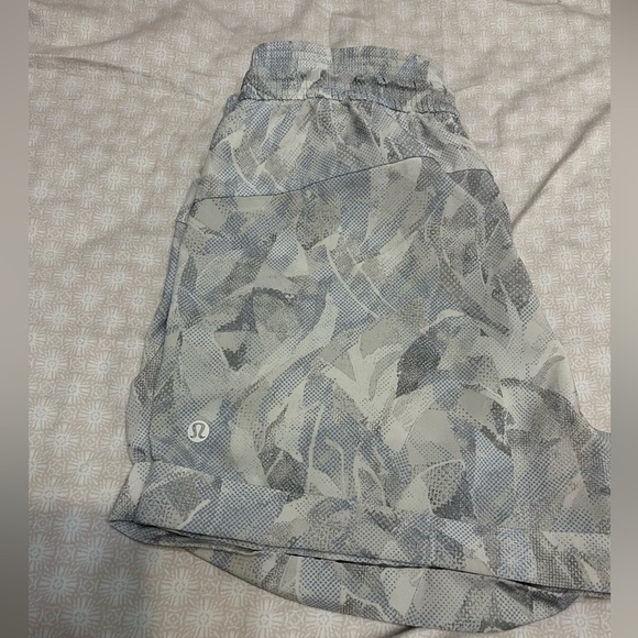 LULULEMON spring break away shorts - Picture 3 of 5